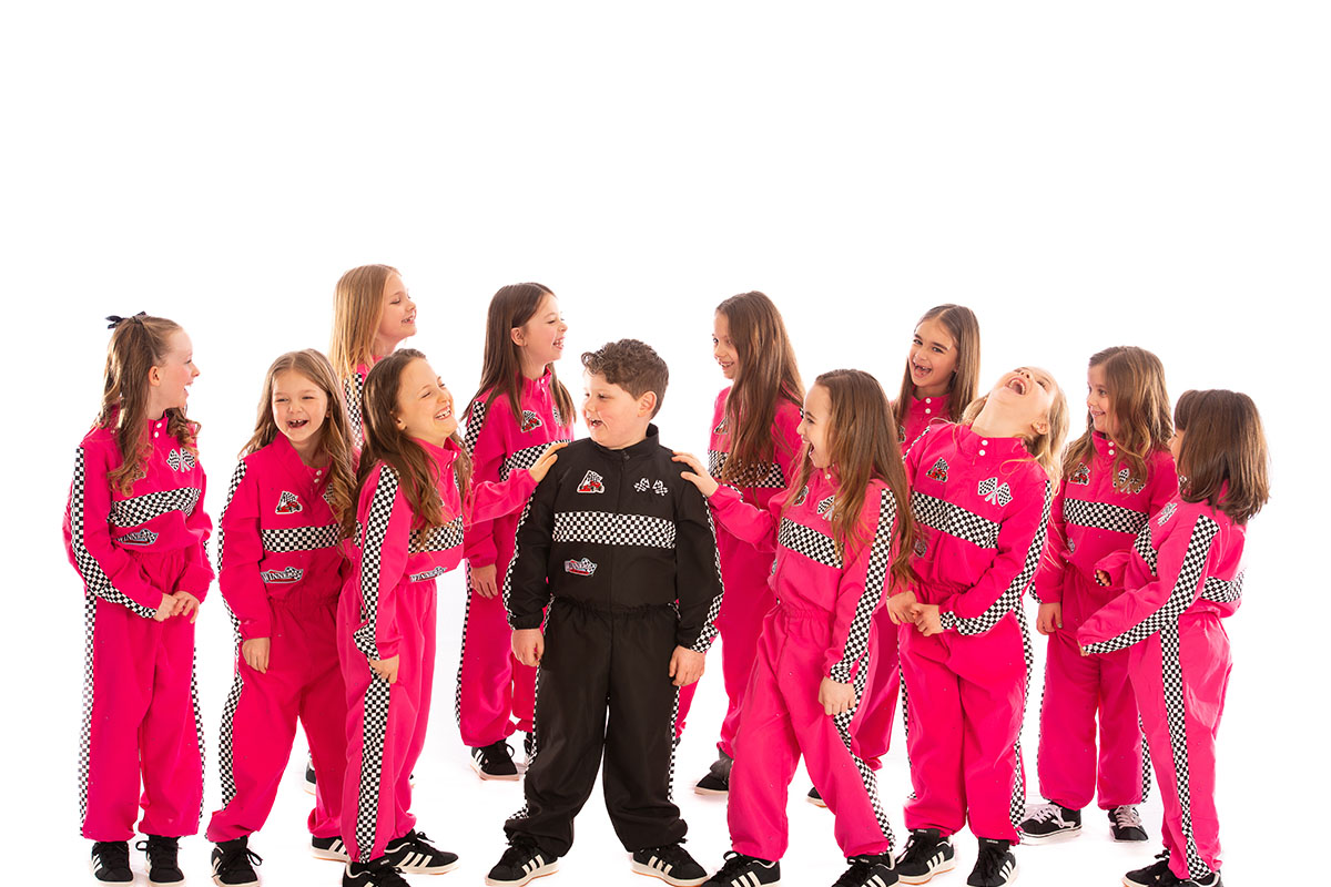 group of girls and boy for hip hop dance